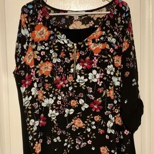 flattering floral Black blouse 1X tempted hearts